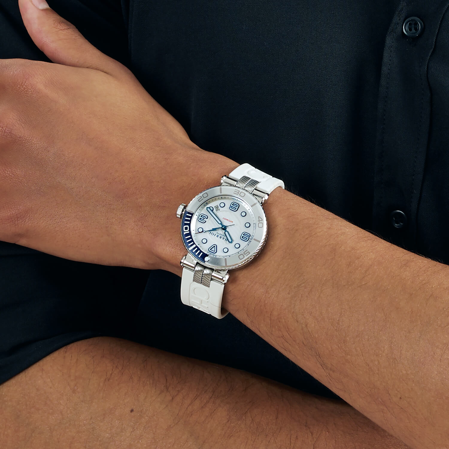 NAVIGATOR SURF, 41MM, CALIBRE AUTOMÁTICO, ESFERA LUMINOVA BLANCA, BISEL AZUL Y BLANCO, PULSERA DE GOMA BLANCA INTERCAMBIABLE - © 2024 Charriol - Relojes