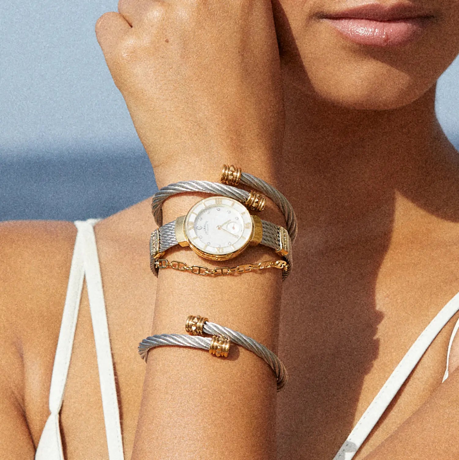 ST TROPEZ, 25MM, CUARZO CALIBRE, PERLA CON 11 DIAMANTES DIAL, ORO AMARILLO PVD BEZEL, ACERO CABLE PULSERA - Charriol Geneve - Watch