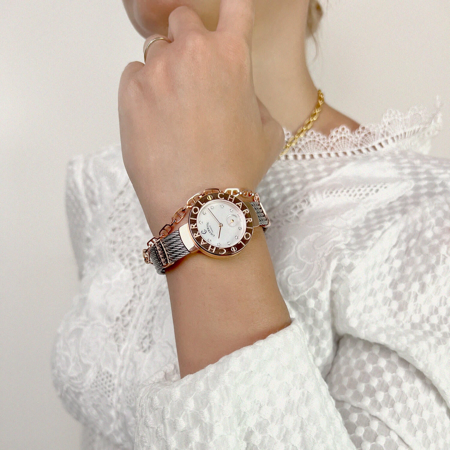 ST TROPEZ, 30MM, CALIBRE CUARZO, PERLA MADRE CON 10 DIAMANTES DIAL, "CHARRIOL CHARRIOL " BEZEL, PULSERA DE CABLE DE ACERO - Charriol Geneve - Watch